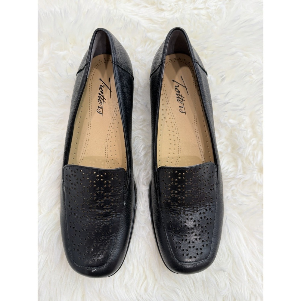 Trotters Jenn Black Leather Laser Cut Slip On Loafers Flats Size 6 Narrow